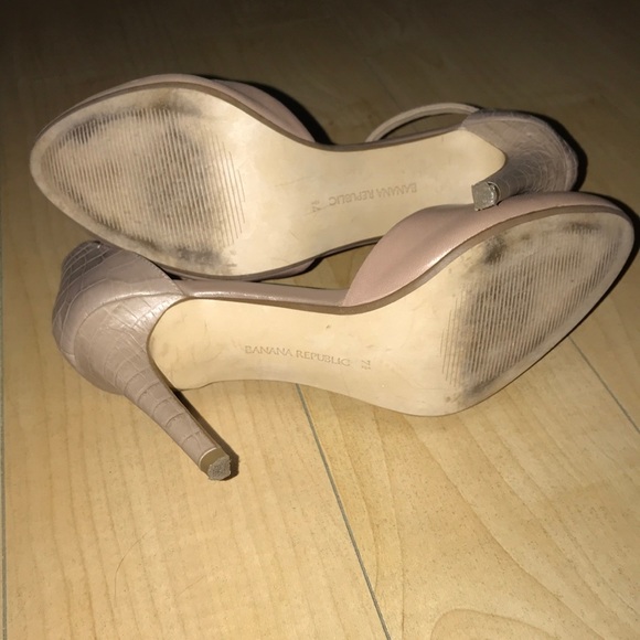 Banana Republic Tan Leather Heels, size 7.5 - Picture 3 of 4